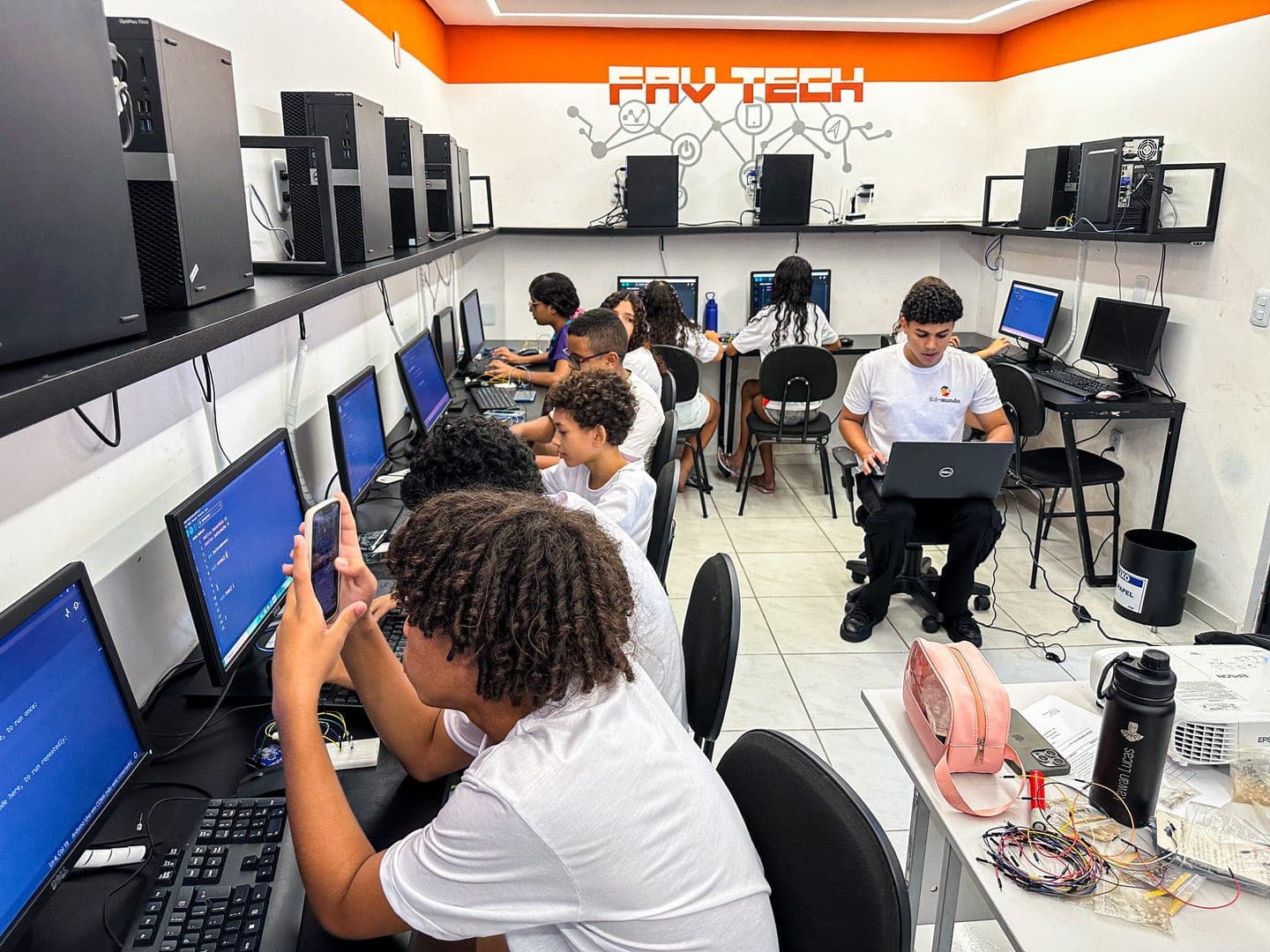 Favtech — crianças e tecnologia